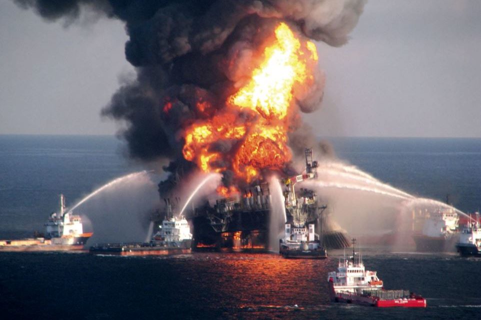 Forajul marin ramane nesigur dupa 10 ani de la explozia Deepwater Horizon